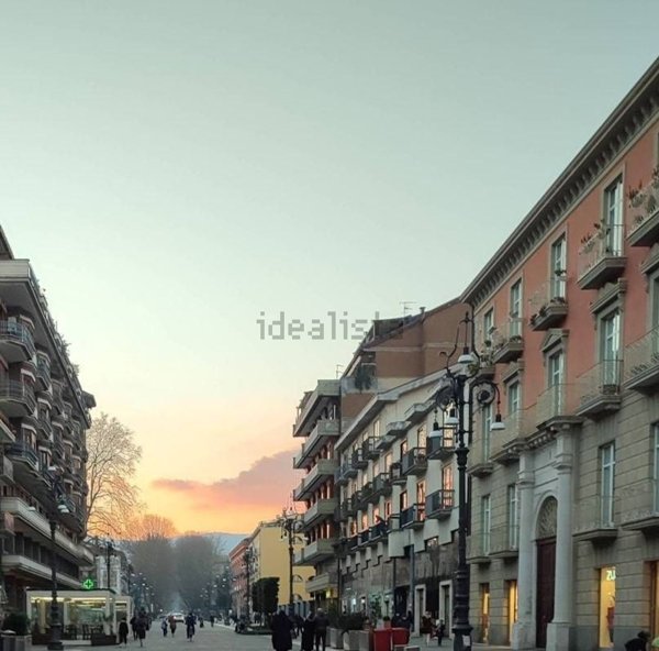 locale commerciale in vendita ad Avellino
