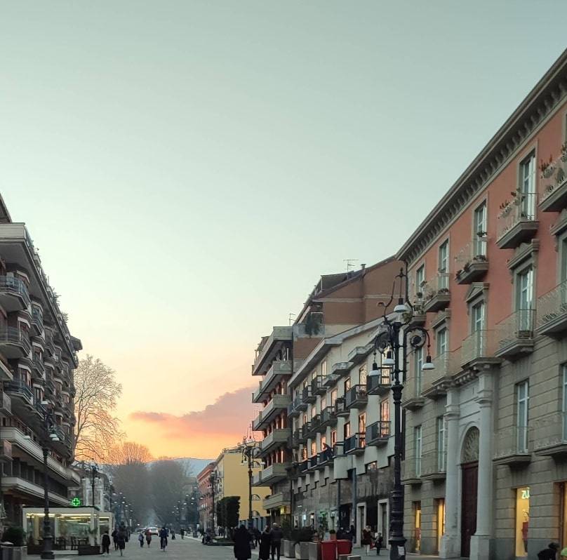 locale commerciale in vendita ad Avellino in zona Centro Città