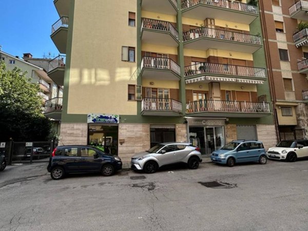 negozio in vendita ad Avellino