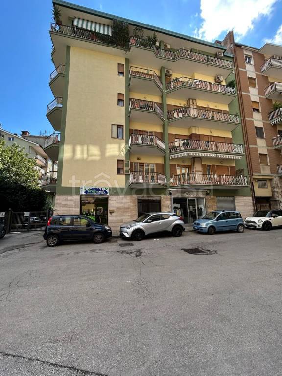 negozio in vendita ad Avellino