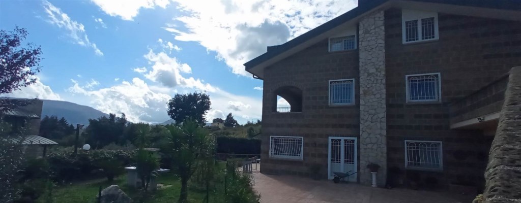 casa indipendente in vendita ad Avellino in zona Centro Città