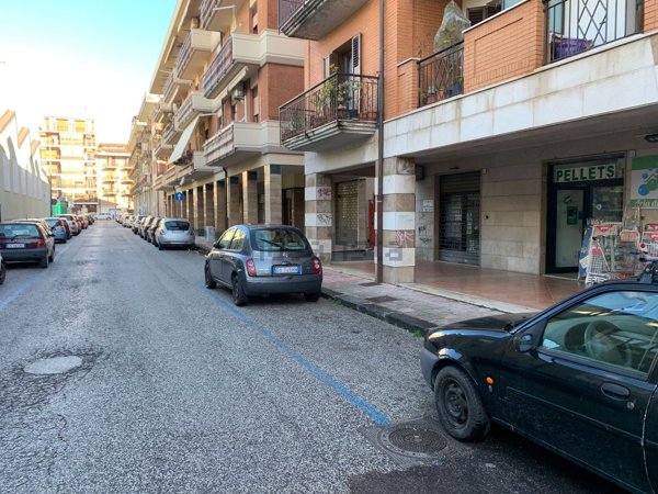 locale commerciale in vendita ad Avellino