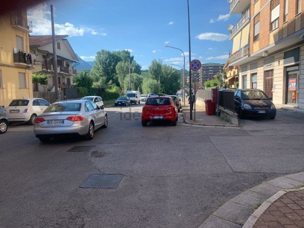 locale commerciale in vendita ad Avellino