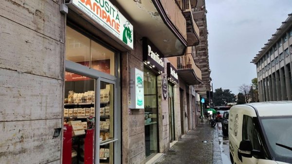 locale commerciale in vendita ad Avellino