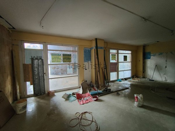 locale commerciale in vendita ad Avellino