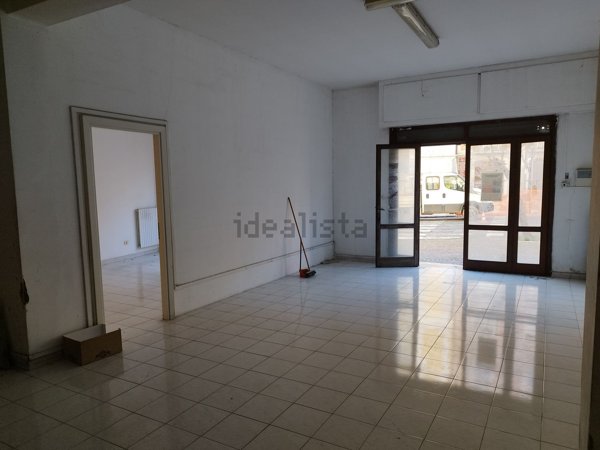 locale commerciale in vendita ad Avellino