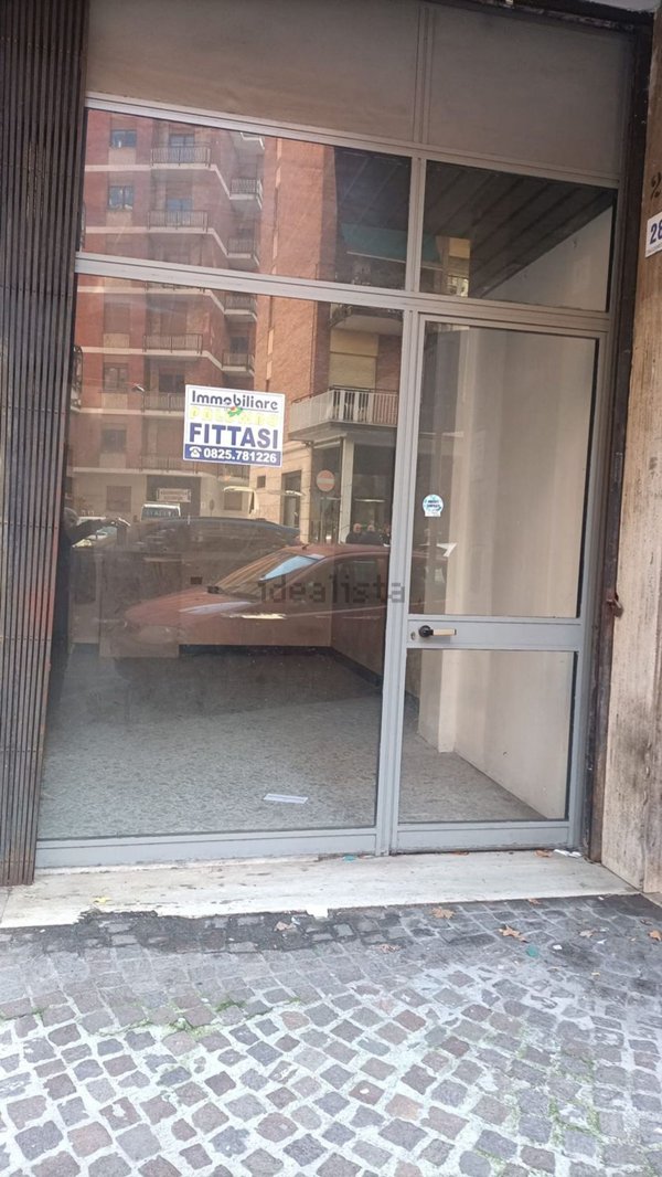 locale commerciale in vendita ad Avellino in zona Centro Città