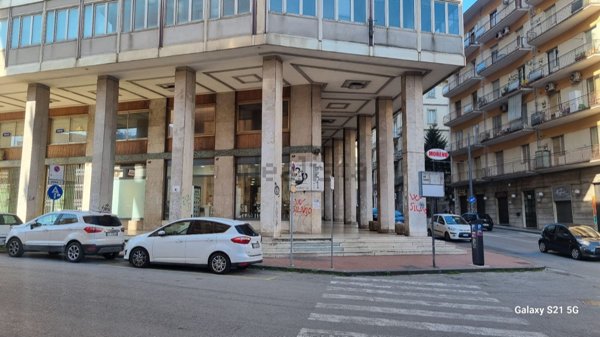 locale commerciale in vendita ad Avellino
