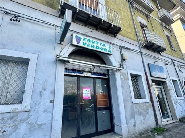 locale commerciale in vendita ad Avellino