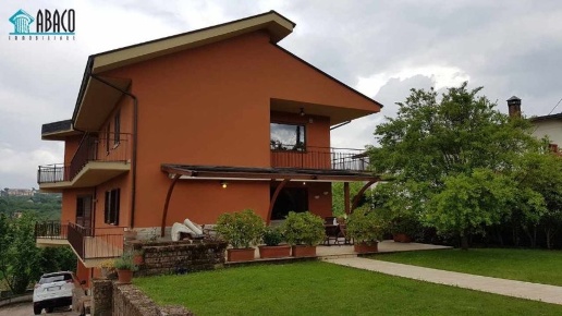 casa indipendente in vendita ad Avellino