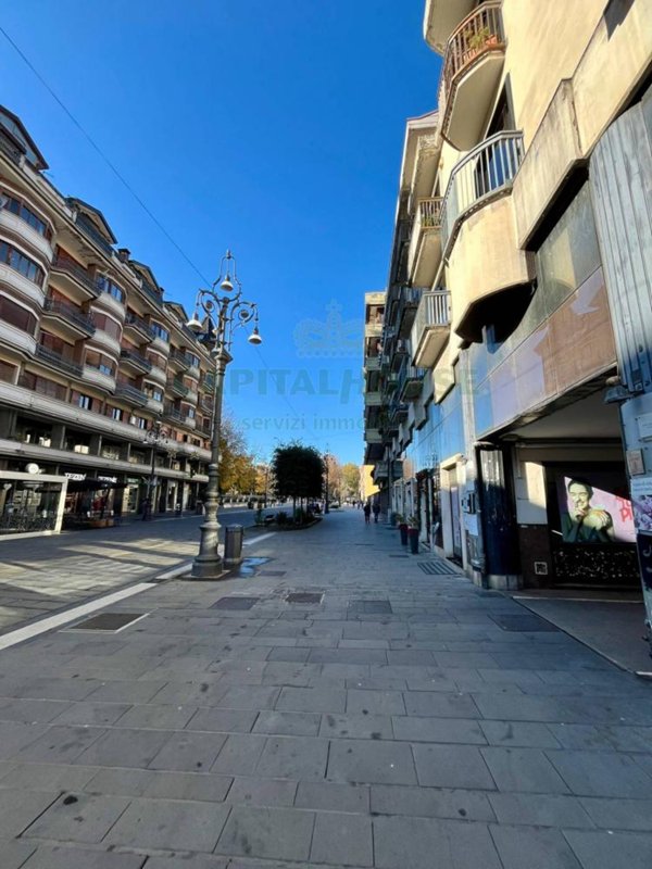 ufficio in vendita ad Avellino in zona Centro Città