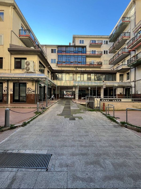 ufficio in vendita ad Avellino in zona Centro Città