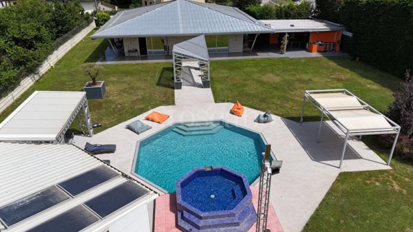 casa indipendente in vendita ad Avellino