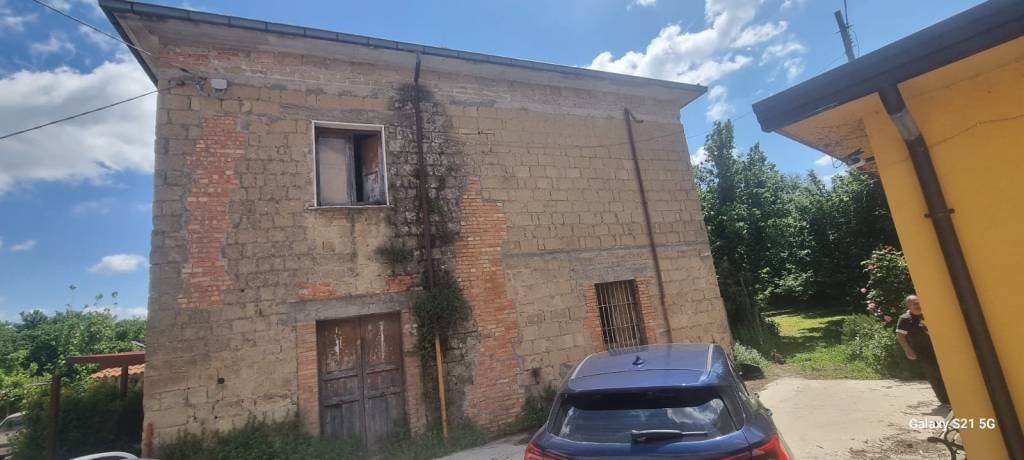 casa indipendente in vendita ad Avellino in zona Pianodardine