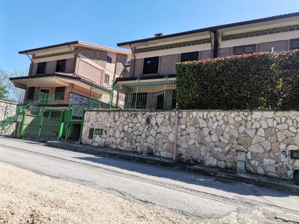 casa indipendente in vendita ad Avellino