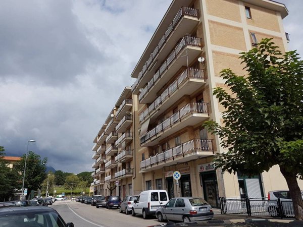 negozio in vendita ad Avellino in zona Centro Città