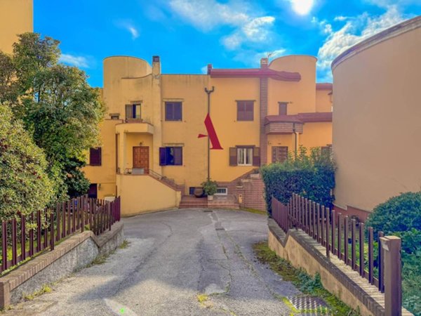 casa indipendente in vendita ad Avellino in zona Centro Città