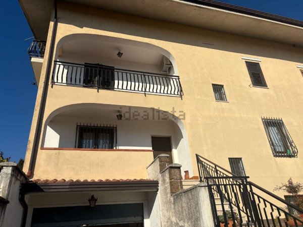 casa indipendente in vendita ad Avellino in zona Centro Città