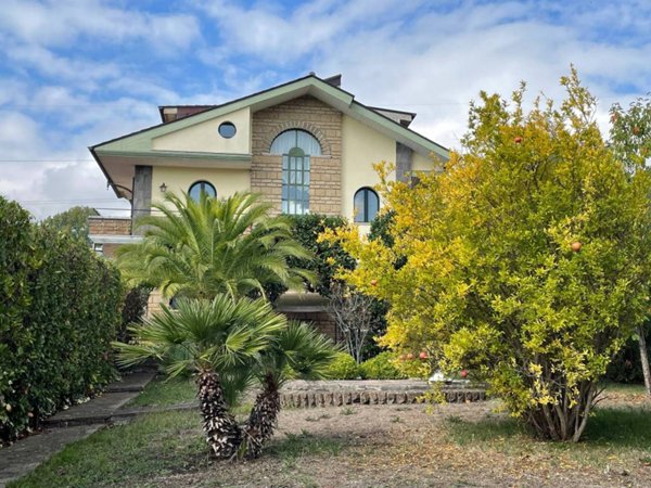 casa indipendente in vendita ad Avellino in zona Picarelli