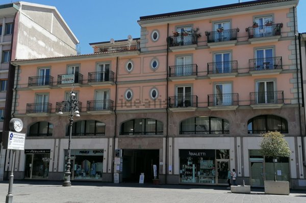locale commerciale in vendita ad Avellino