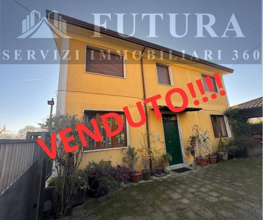 casa indipendente in vendita ad Avellino