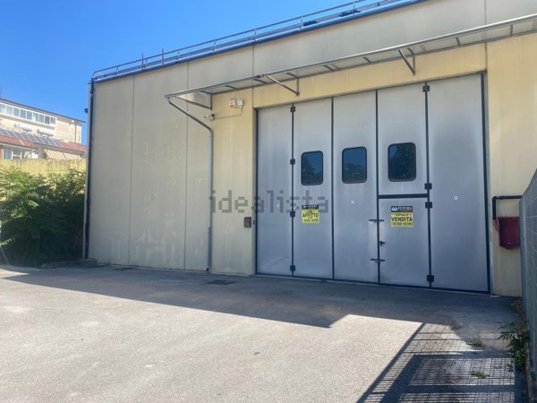 locale di sgombero in vendita ad Avellino