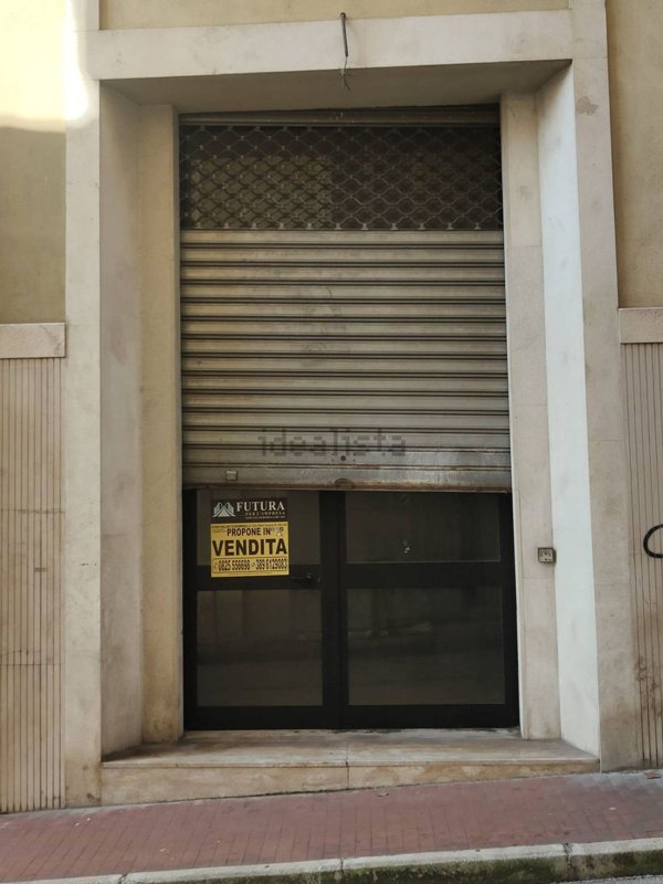 locale commerciale in vendita ad Avellino