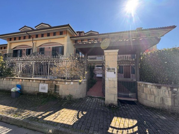 casa indipendente in vendita ad Avellino