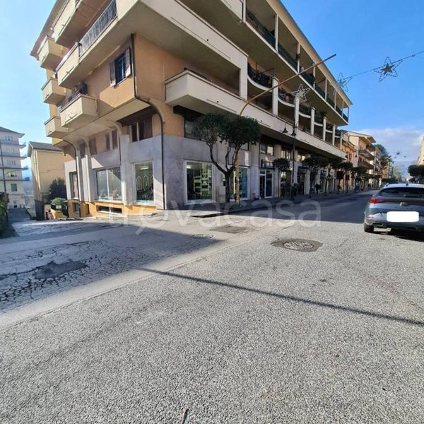 negozio in vendita ad Avellino
