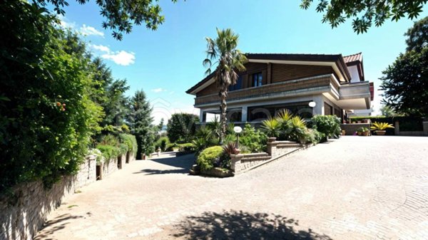 casa indipendente in vendita ad Avellino in zona Centro Città