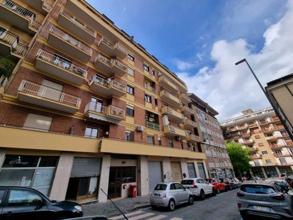 negozio in vendita ad Avellino