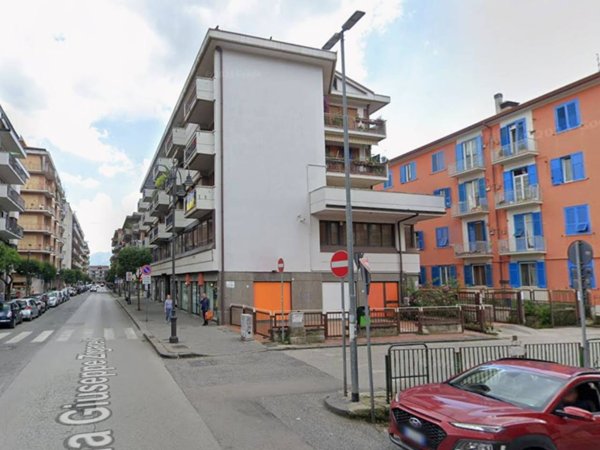 negozio in vendita ad Avellino in zona Centro Città