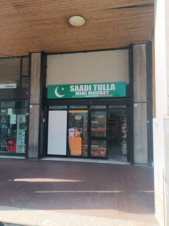 negozio in vendita ad Avellino in zona Centro Città