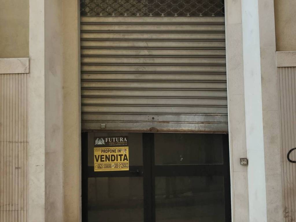 negozio in vendita ad Avellino