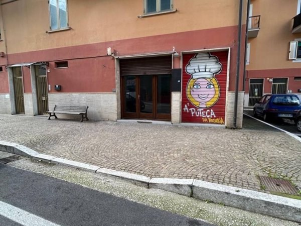 negozio in vendita ad Avellino in zona Picarelli