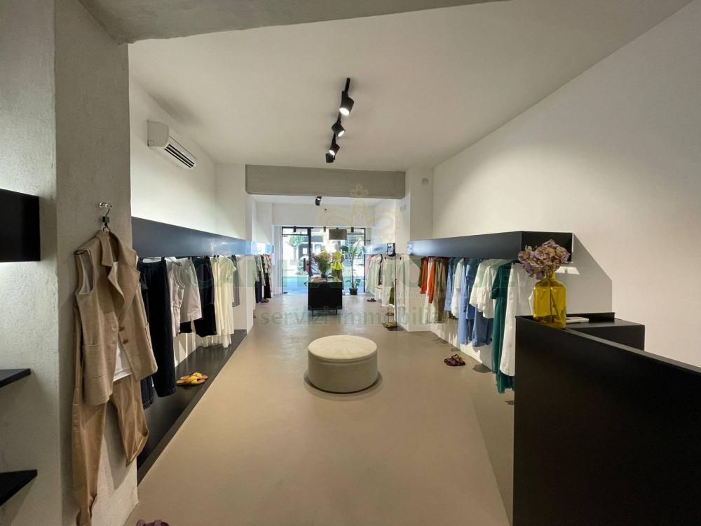 locale commerciale in vendita ad Avellino in zona Centro Città