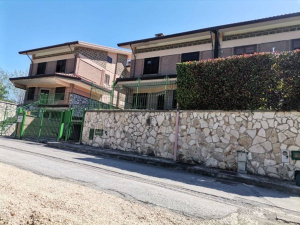 casa indipendente in vendita ad Avellino