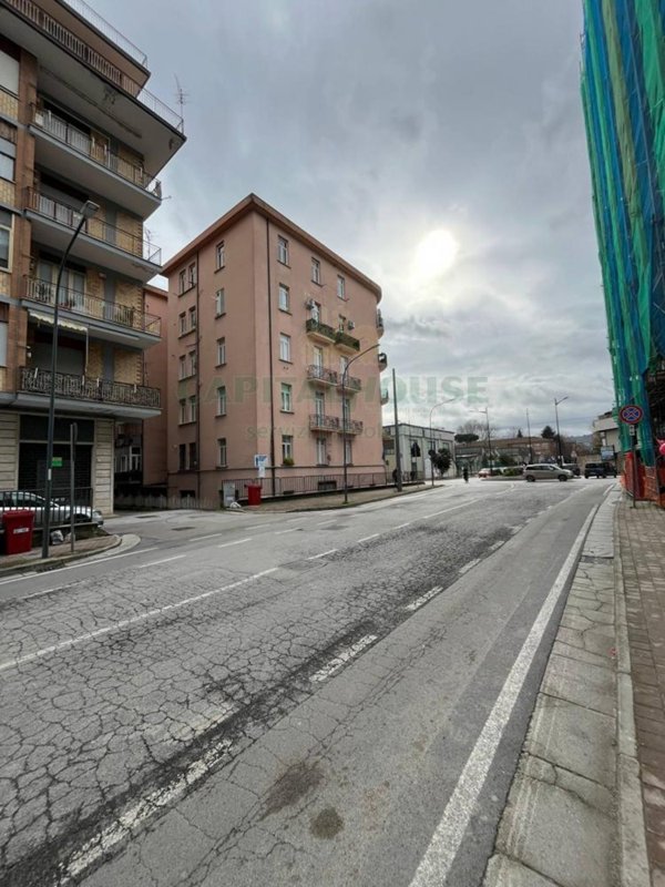 locale di sgombero in vendita ad Avellino