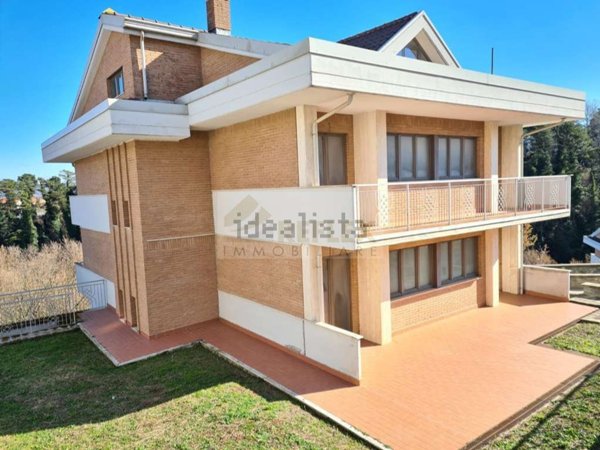 casa indipendente in vendita ad Avellino