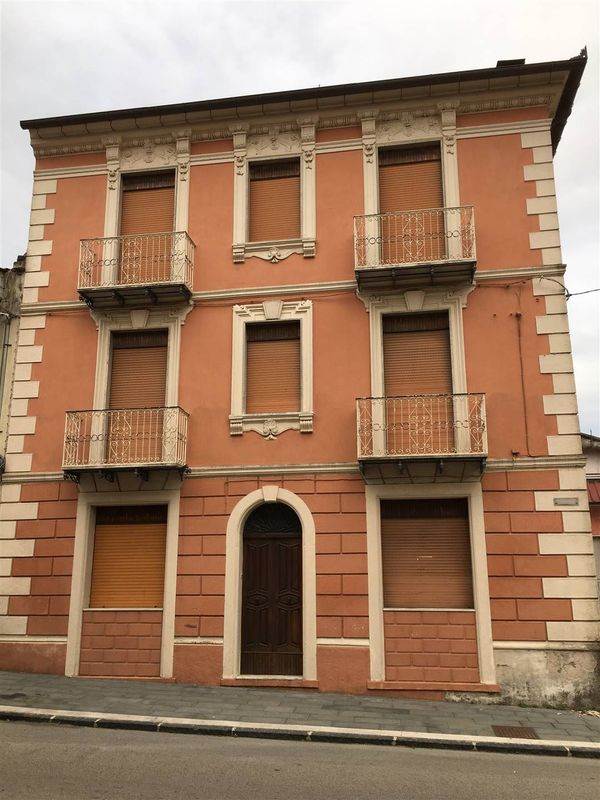 casa indipendente in vendita ad Avellino in zona Bellizzi Irpino