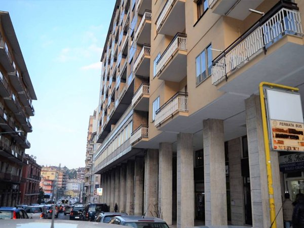 negozio in vendita ad Avellino in zona Centro Città