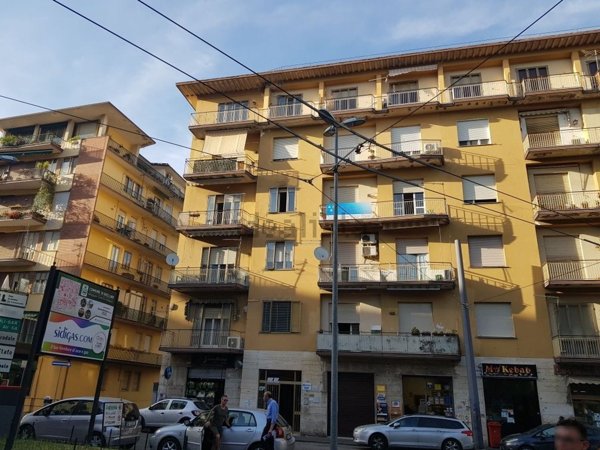 locale commerciale in vendita ad Avellino in zona Centro Città