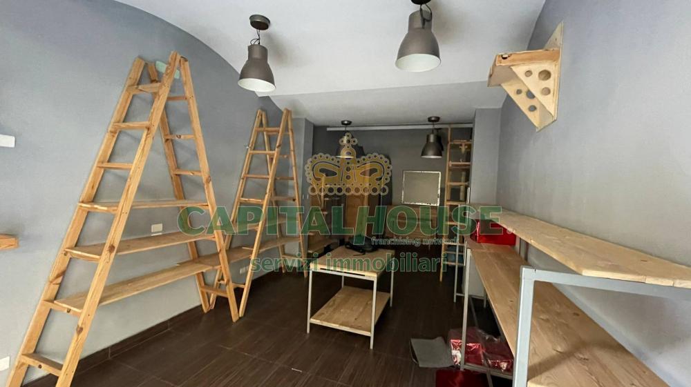 locale commerciale in vendita ad Avellino