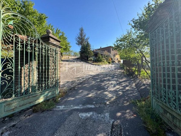 casa indipendente in vendita ad Avellino in zona Centro Città