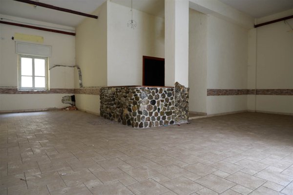 locale commerciale in vendita ad Avellino