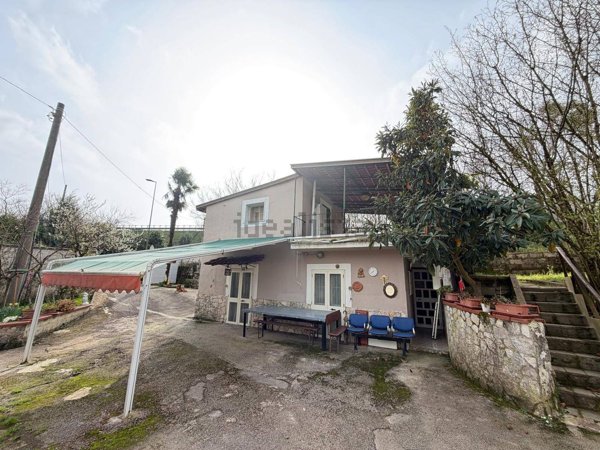 casa indipendente in vendita ad Avellino in zona Pianodardine