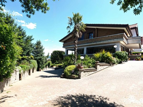 casa indipendente in vendita ad Avellino in zona Centro Città