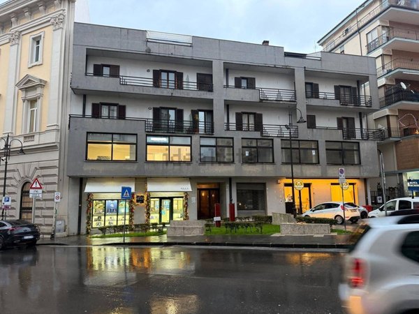 ufficio in vendita ad Avellino in zona Centro Città