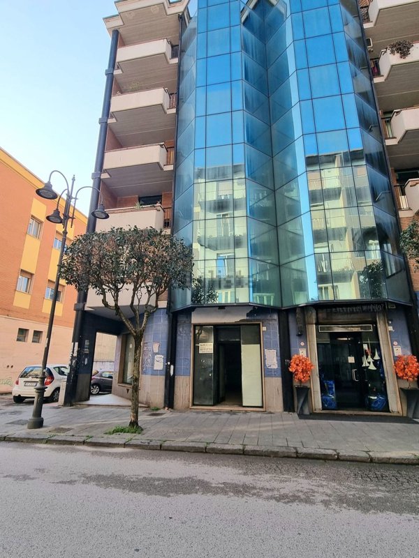 locale commerciale in vendita ad Avellino