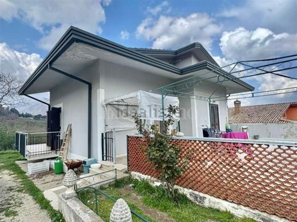 casa indipendente in vendita ad Avellino